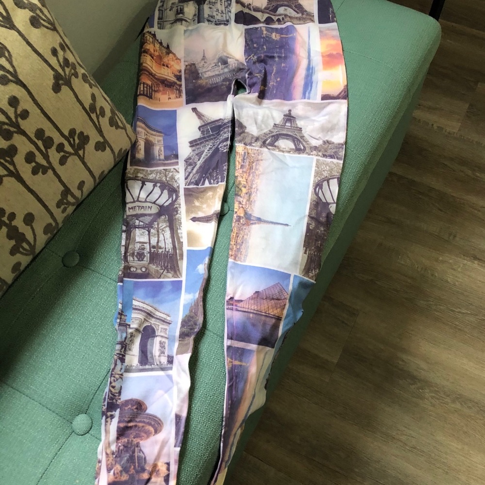 Leggings featuring sites from Paris.